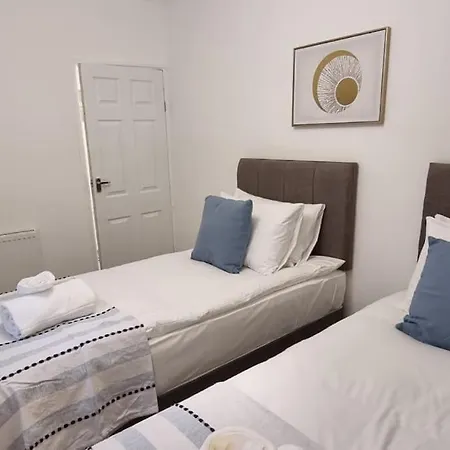 Bright And Modern 4 Bed House- Tv In Every Room Port Talbot Exterior photo