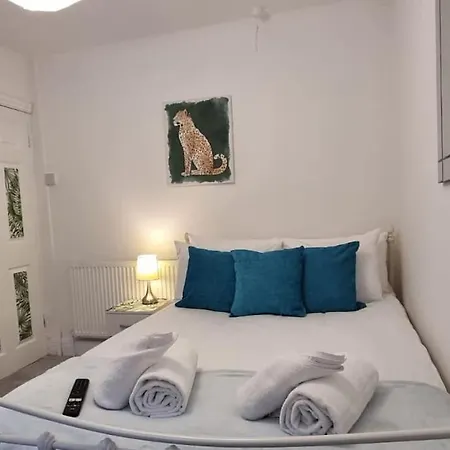 Bright And Modern 4 Bed House- Tv In Every Room Port Talbot Exterior photo