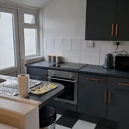Bright And Modern 4 Bed House- Tv In Every Room Port Talbot Exterior photo