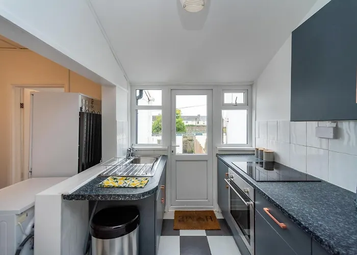 Bright And Modern 4 Bed House- Tv In Every Room