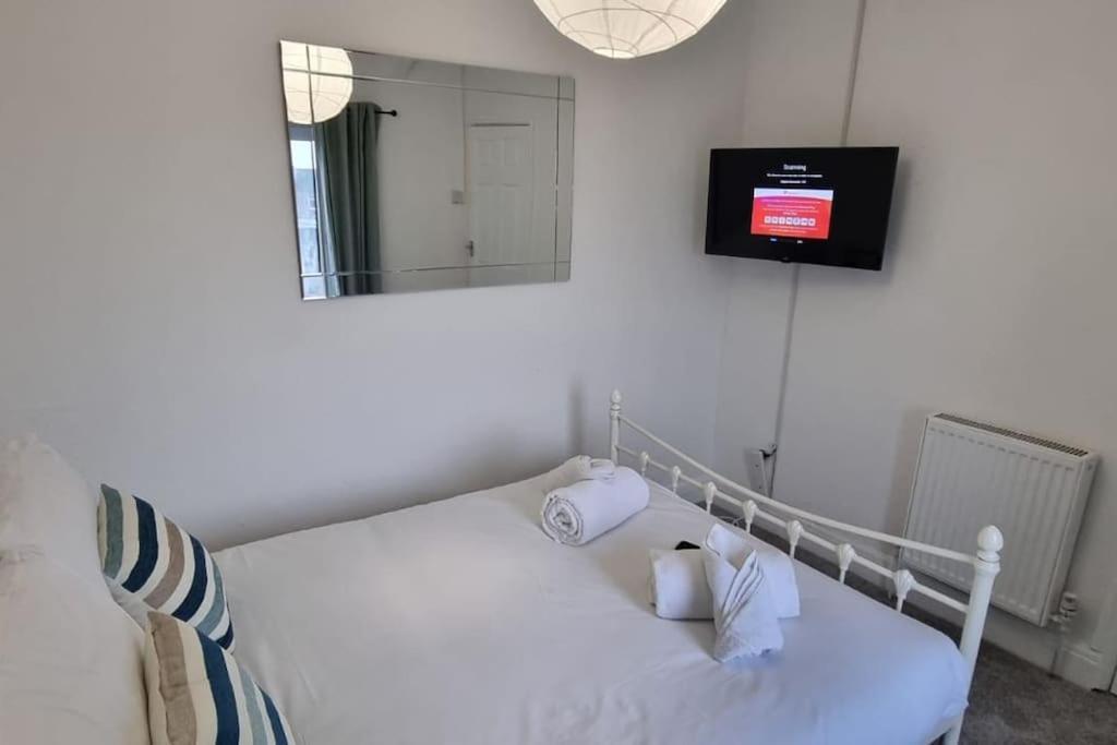 Bright And Modern 4 Bed House- Tv In Every Holiday home Port Talbot