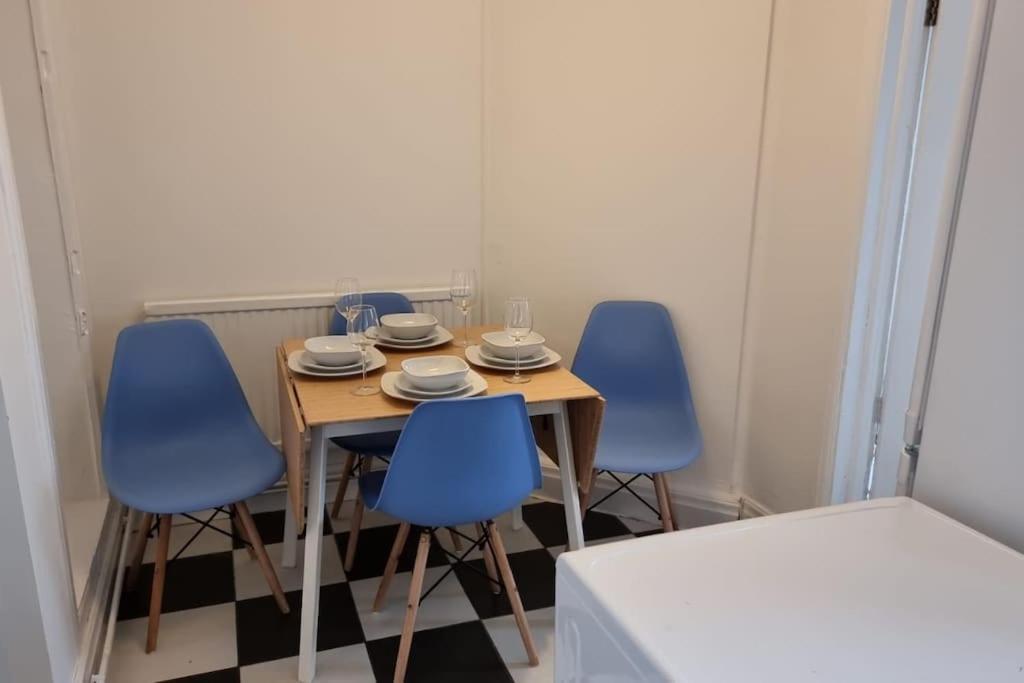 Bright And Modern 4 Bed House- Tv In Every Holiday home *