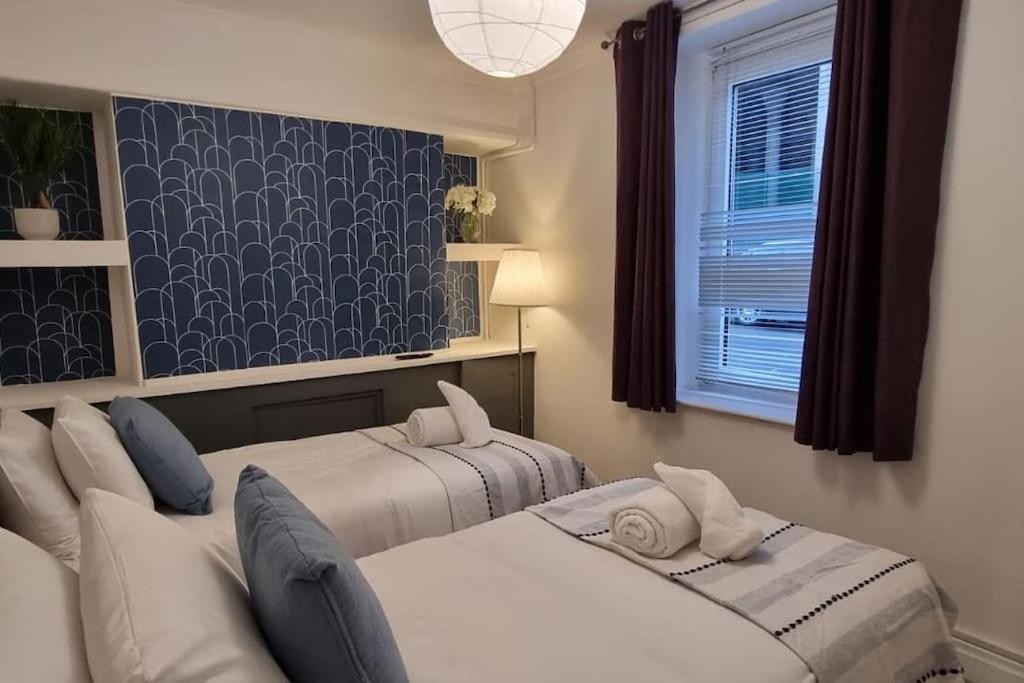 Bright And Modern 4 Bed House- Tv In Every Holiday home