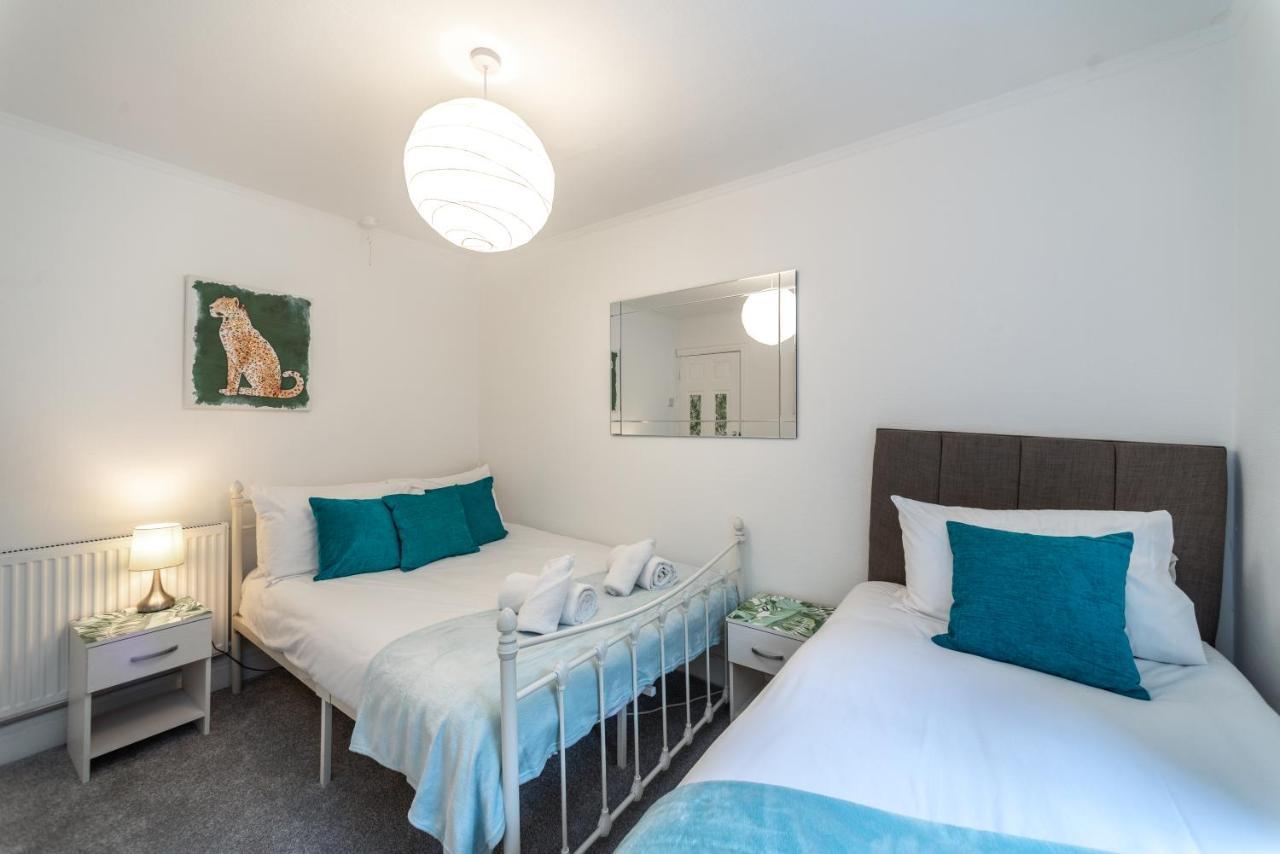 Bright And Modern 4 Bed House- Tv In Every Port Talbot