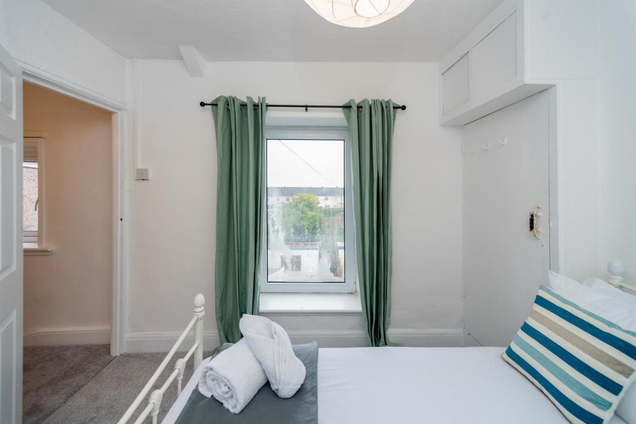 Bright And Modern 4 Bed House- Tv In Every